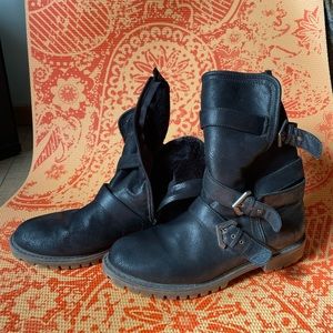 Roxy boots with fleece lining, black. Women’s size 9